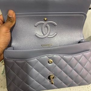 Chanel Purse FLAPBAG, AGNEAU NACRE/MD/VIOLE